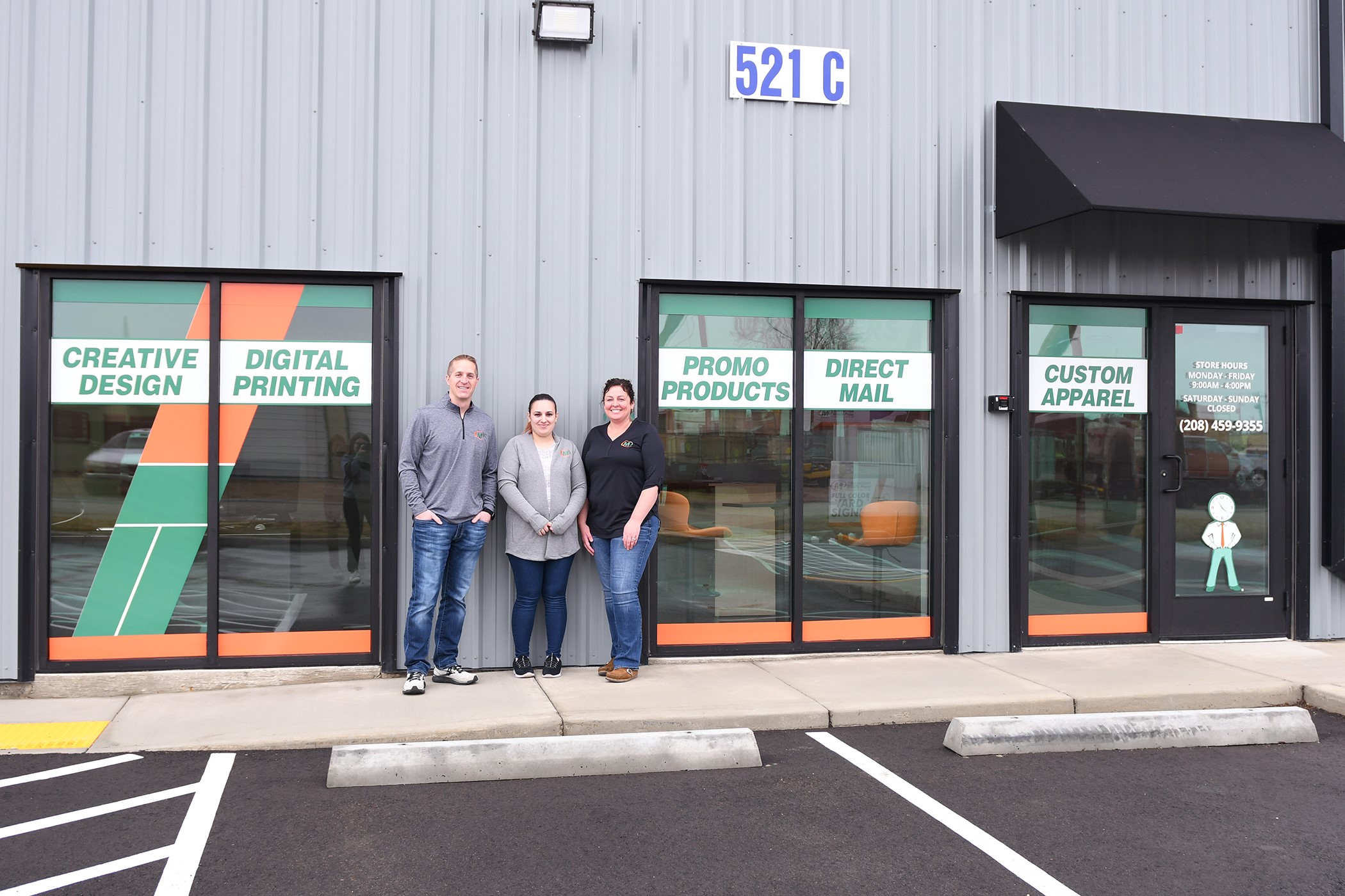 Brian, Kate, and Mindy outside Brian’s International Minute Press franchise location in Caldwell, ID. https://sellyourprintingbusiness.com